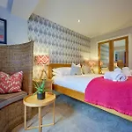 Riverside Park 4 *