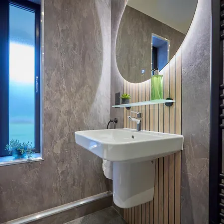 Apartman Riverside Park 4 *
