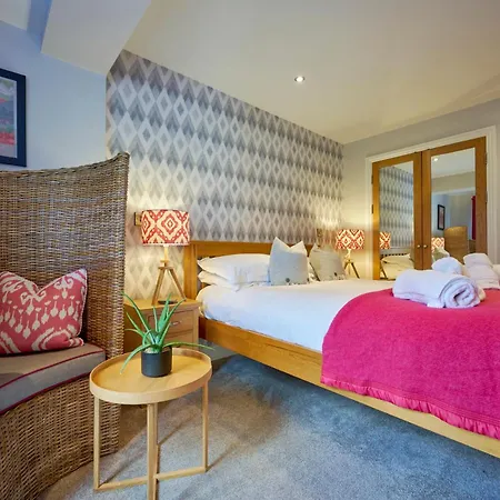 Riverside Park 4 *